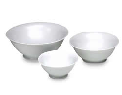 white porcelain bowls